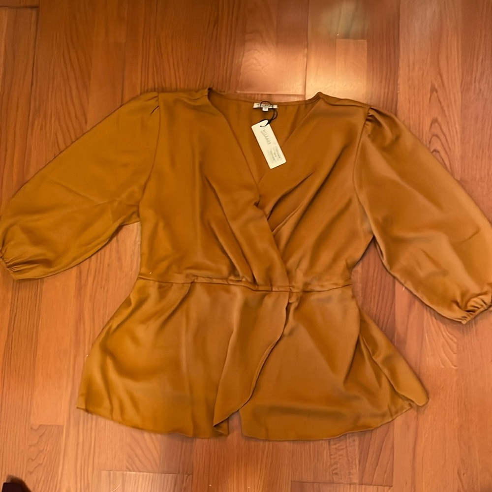 NWT Mileage Lds Blouse